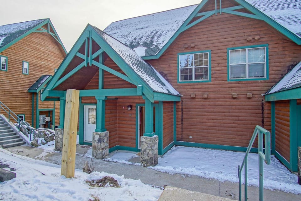 Property building, Day, Winter