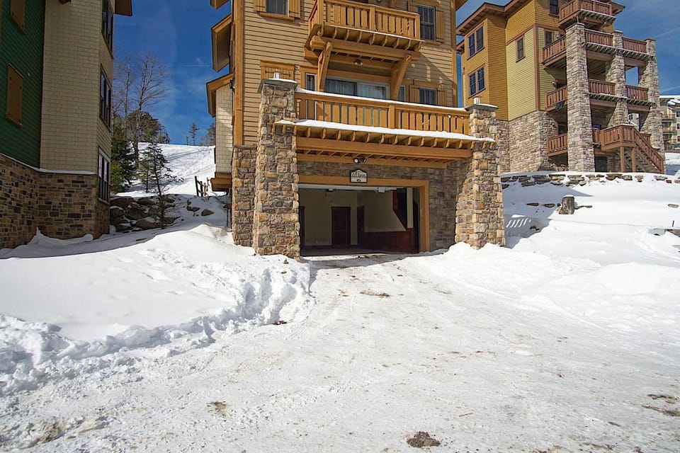 Property building, Day, Winter