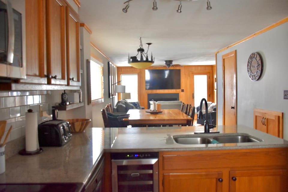 Kitchen or kitchenette, kitchen