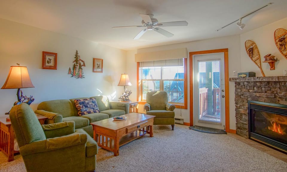 Living room, Seating area, fireplace