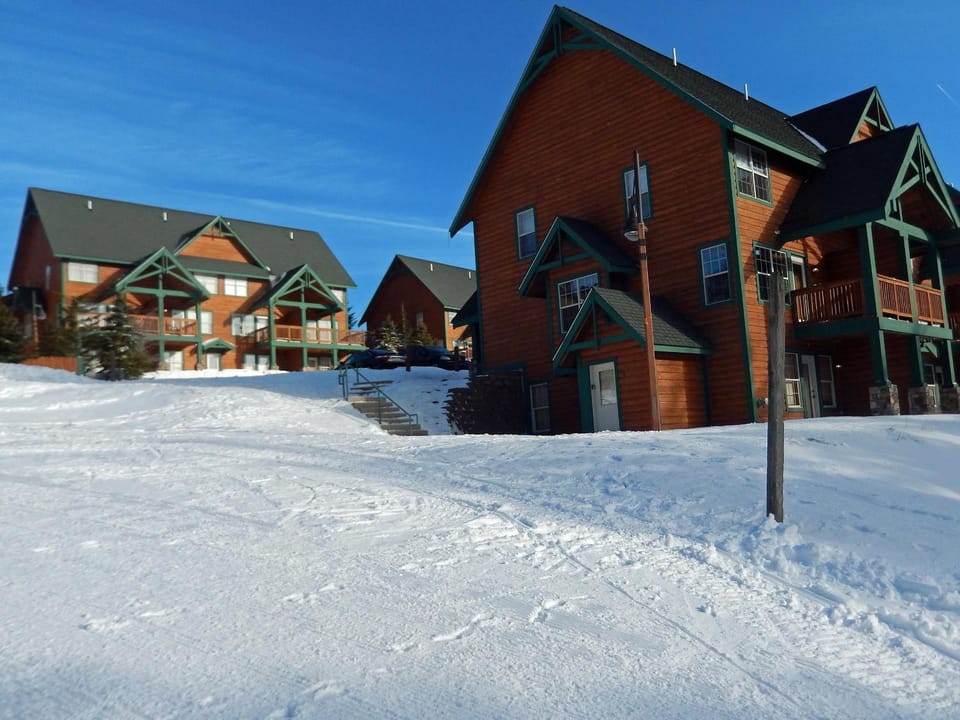 Property building, Day, Winter