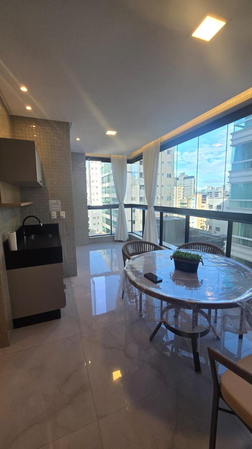 Lindo Apto novo 3 suítes no coração de Meia Praia Apartment in Porto Belo