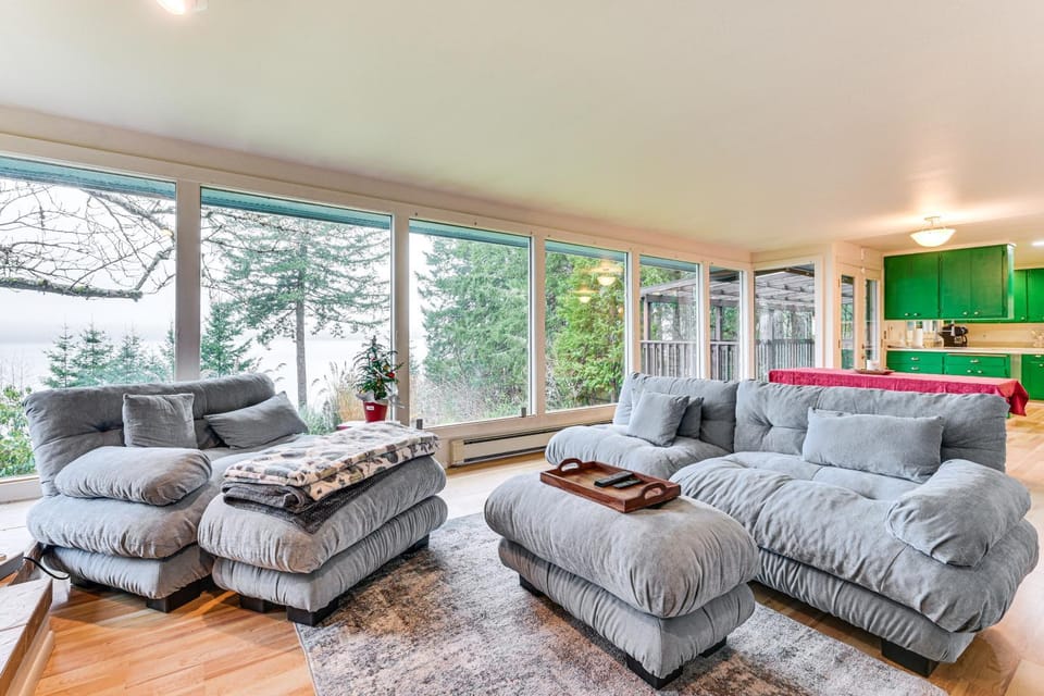 Private Beach, Stunning Views! Home on Oyster Bay! House in Puget Sound