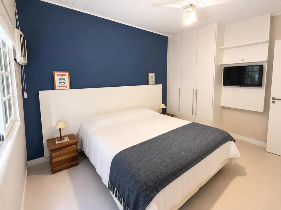 Bed, TV and multimedia, Photo of the whole room, Bedroom, air conditioner