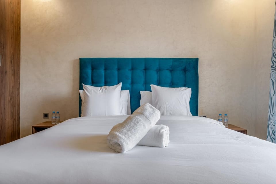 Bed, Photo of the whole room, Bedroom, towels