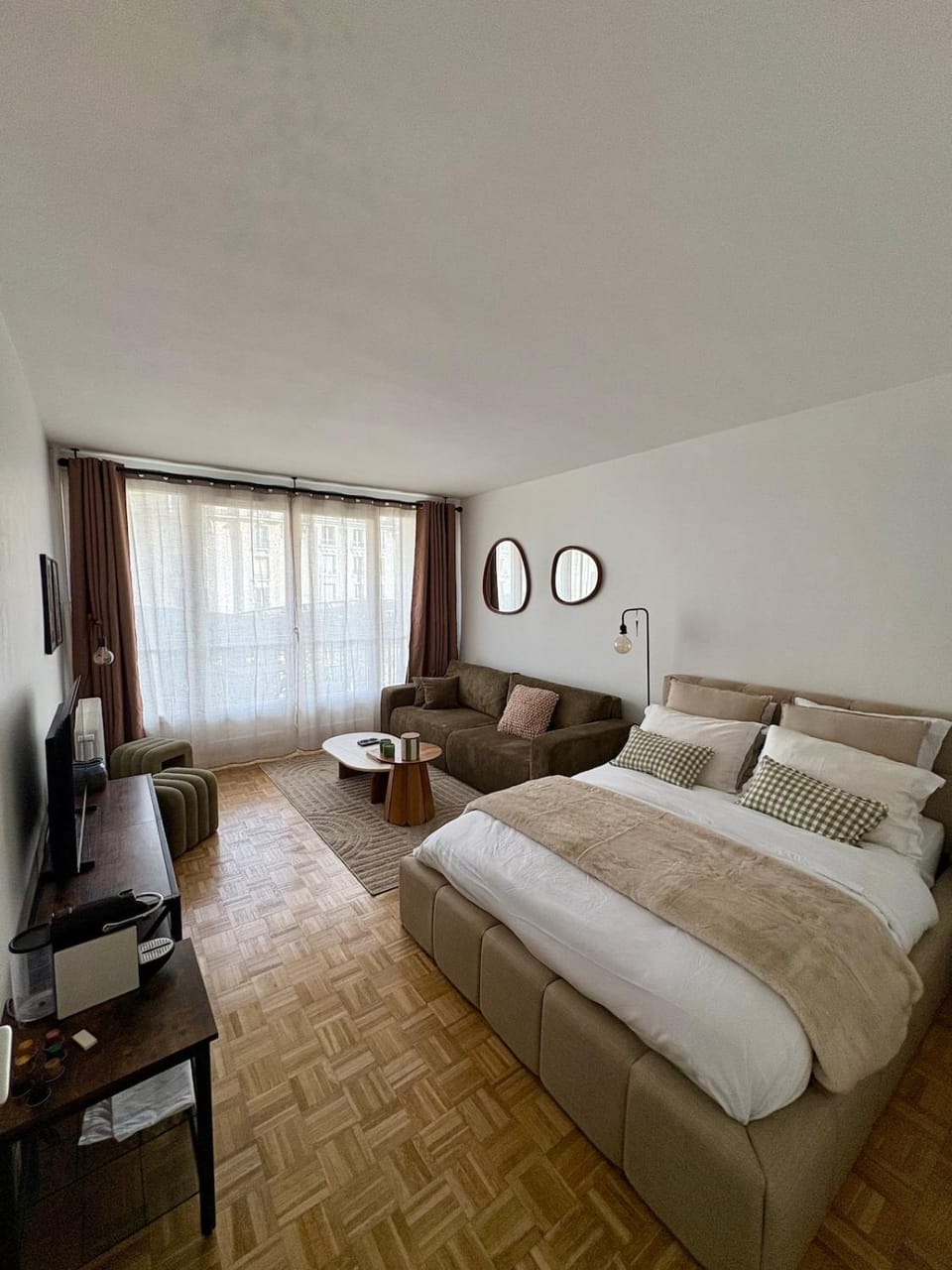 Photo of the whole room