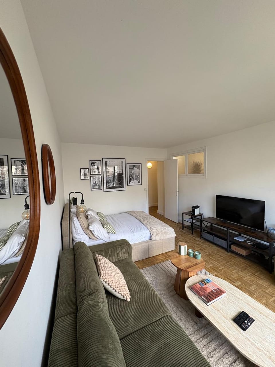 Communal lounge/ TV room