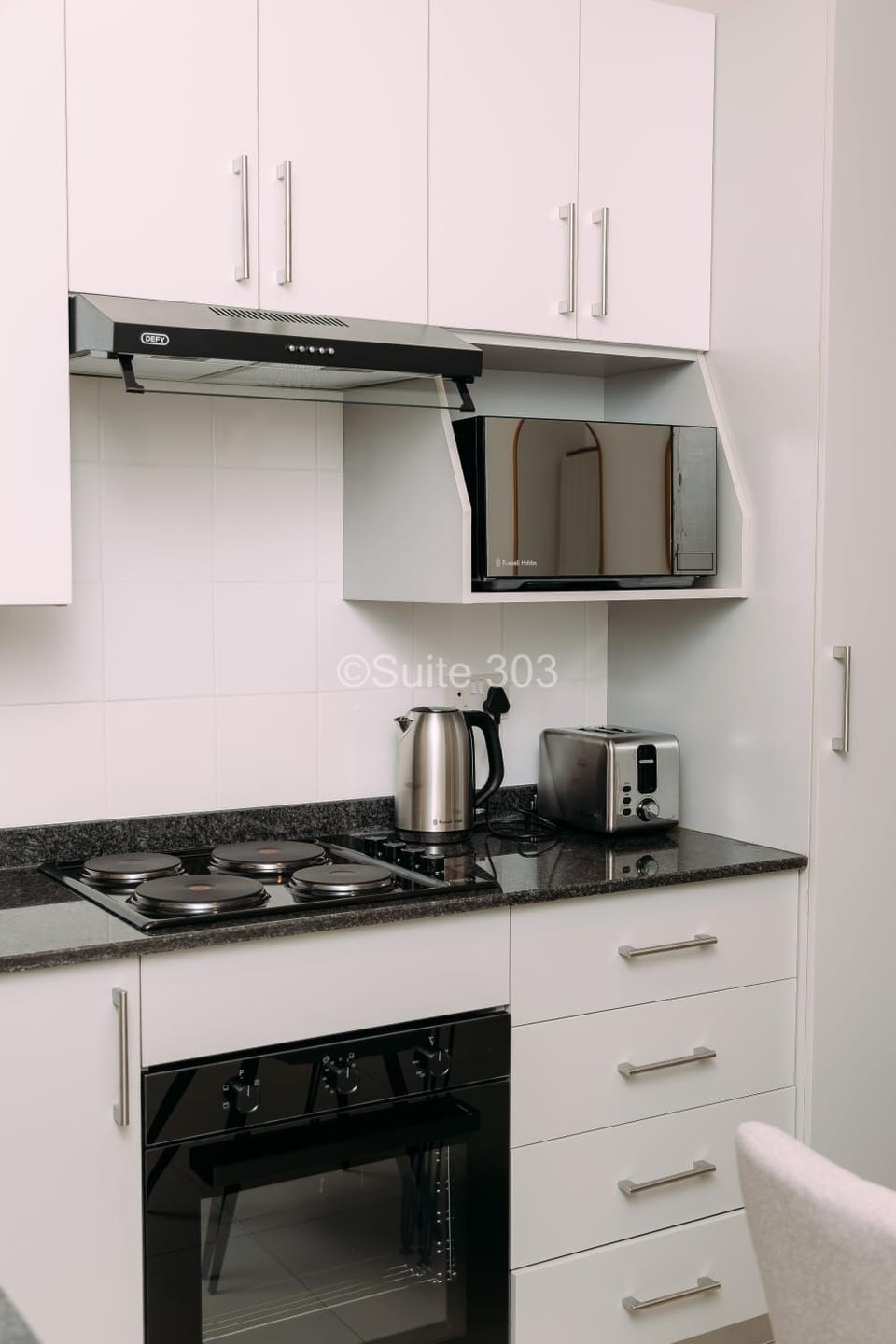 Coffee/tea facilities, Kitchen or kitchenette, stove, toaster