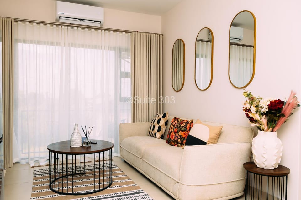 Living room, Seating area, air conditioner