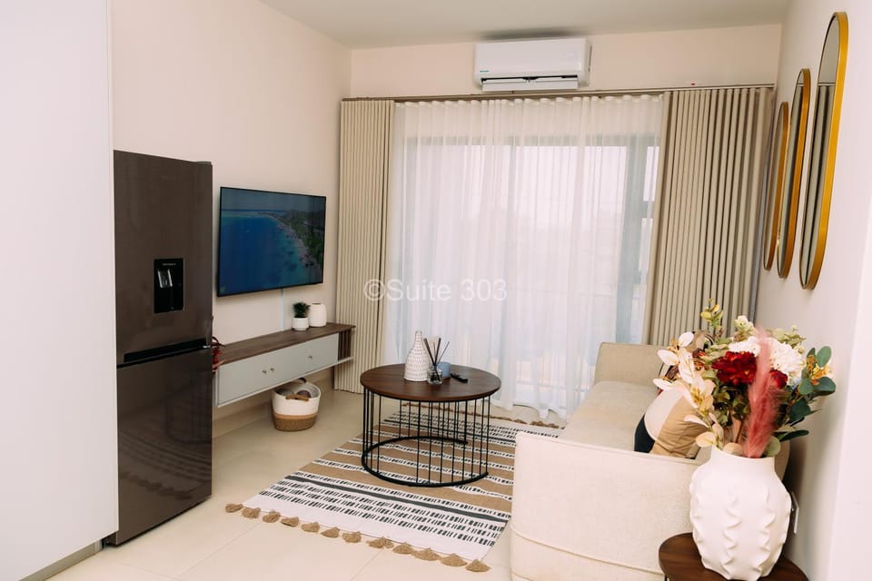 TV and multimedia, Living room, Seating area, air conditioner