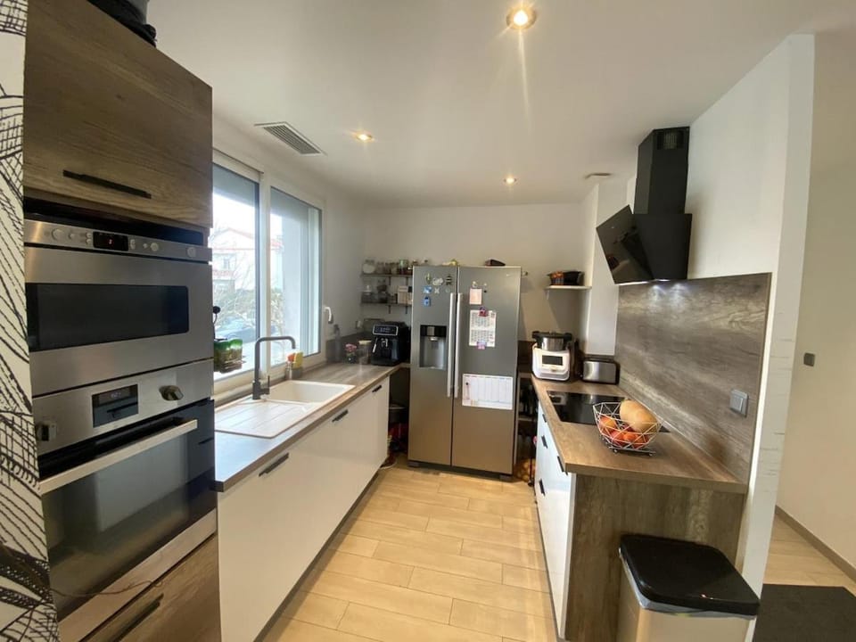 Kitchen or kitchenette, oven, stove