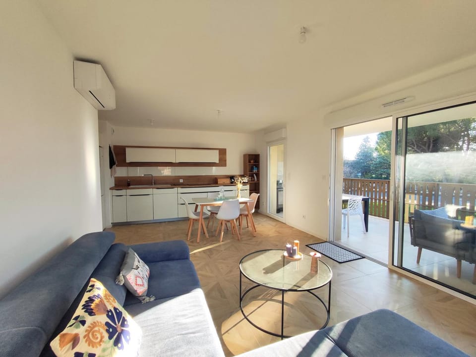 Appartement climatisé avec piscine et parking à Uzès Apartment in Uzes