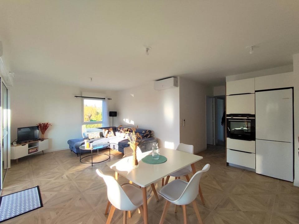 Appartement climatisé avec piscine et parking à Uzès Apartment in Uzes