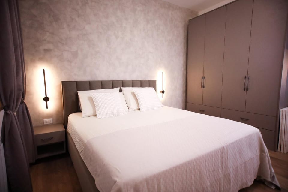 Bed, Photo of the whole room, Bedroom, wardrobe
