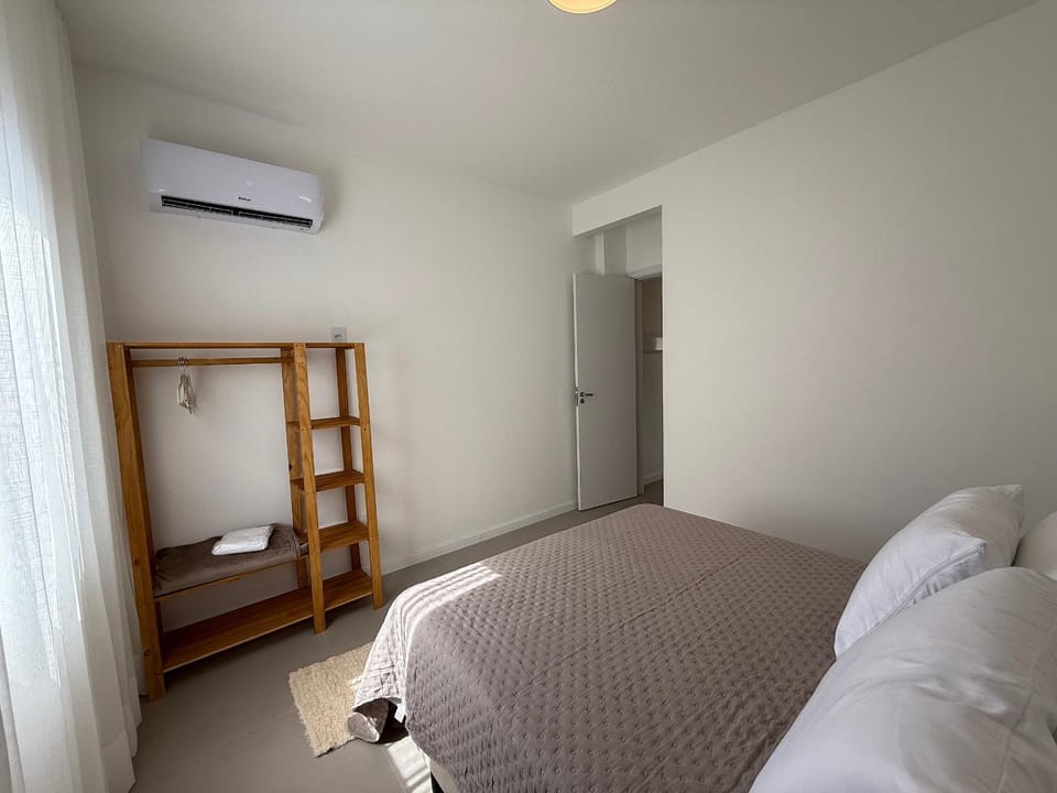 Bed, Bedroom, wardrobe, air conditioner