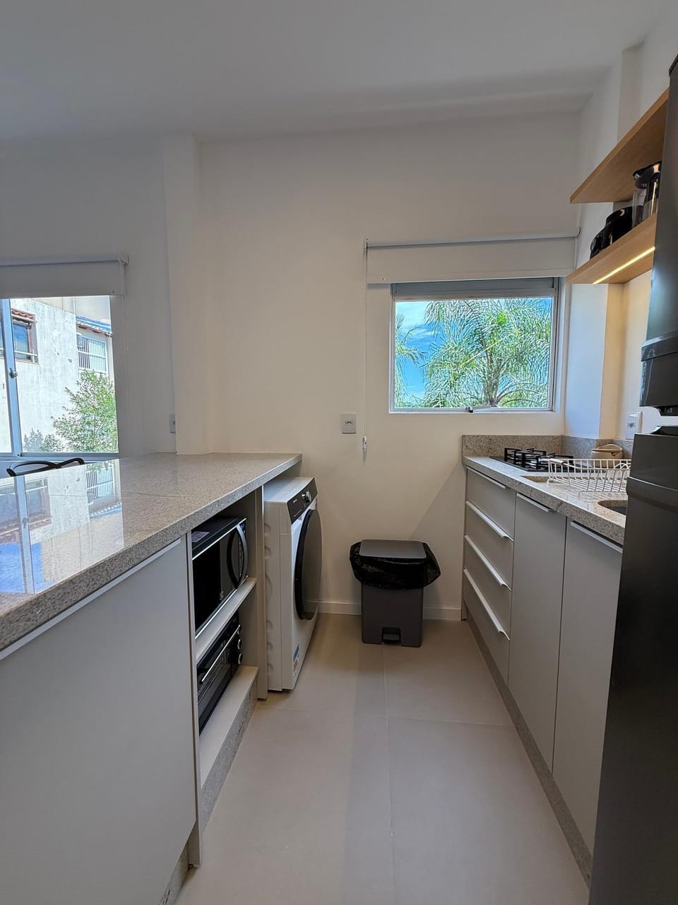 Kitchen or kitchenette, minibar