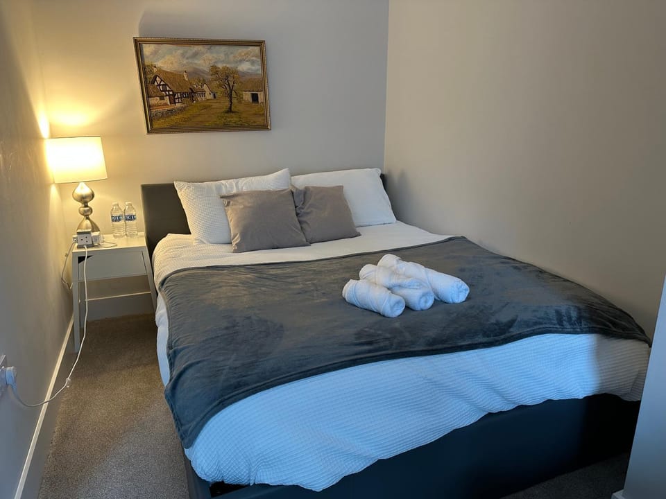 Bed, Bedroom, towels