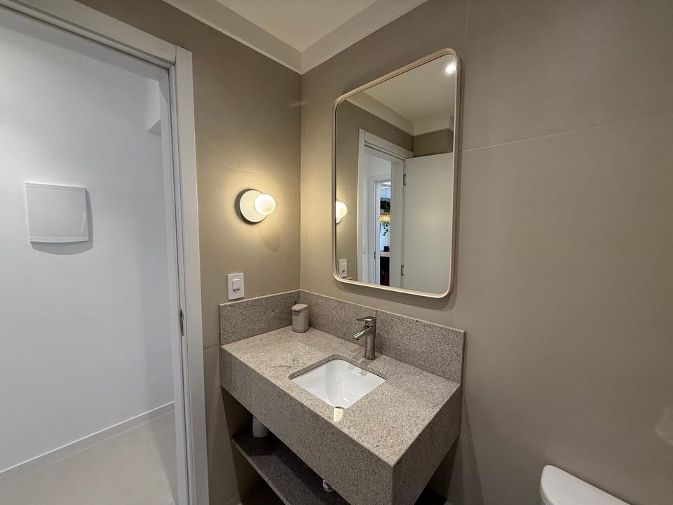 Shower, Toilet