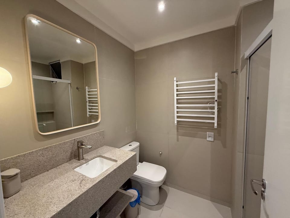 Shower, Toilet