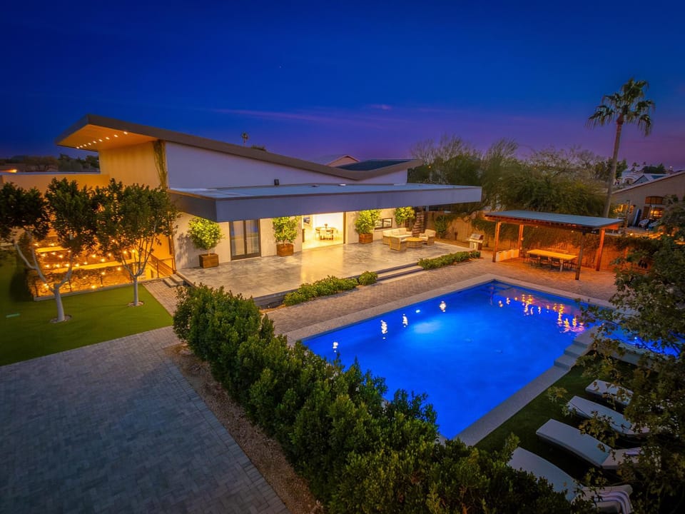 PickleballVolleyballGolf2 HomesHeated Pool Villa in Glendale