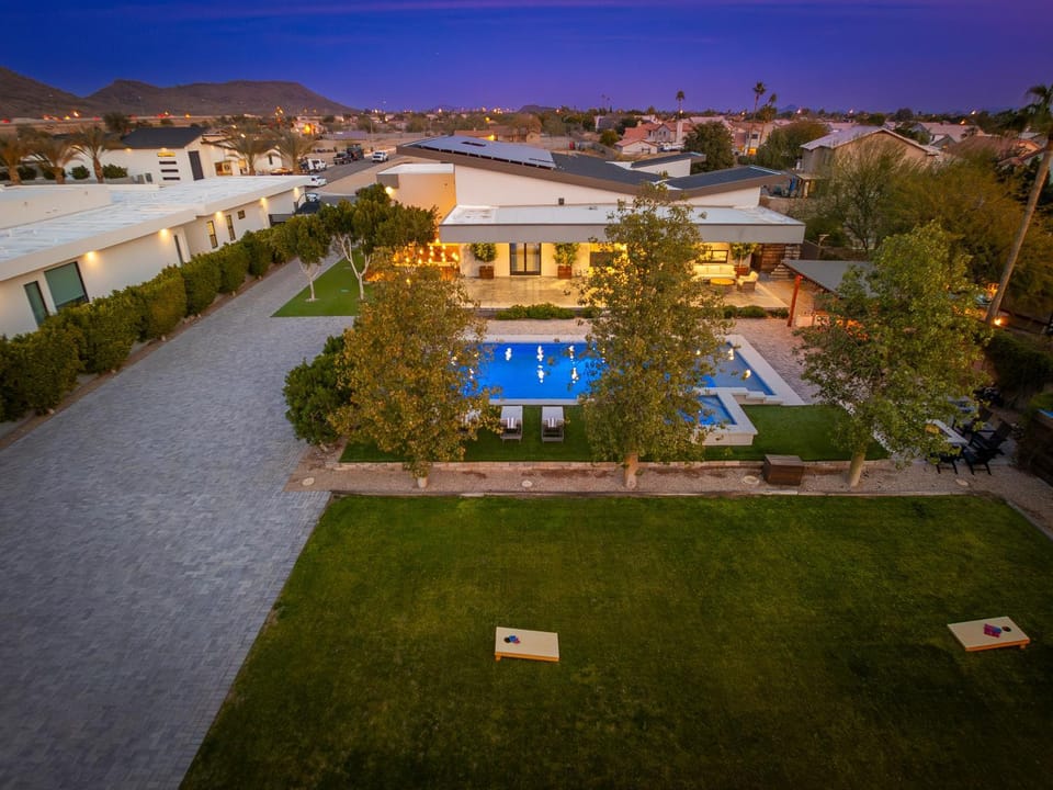 PickleballVolleyballGolf2 HomesHeated Pool Villa in Glendale