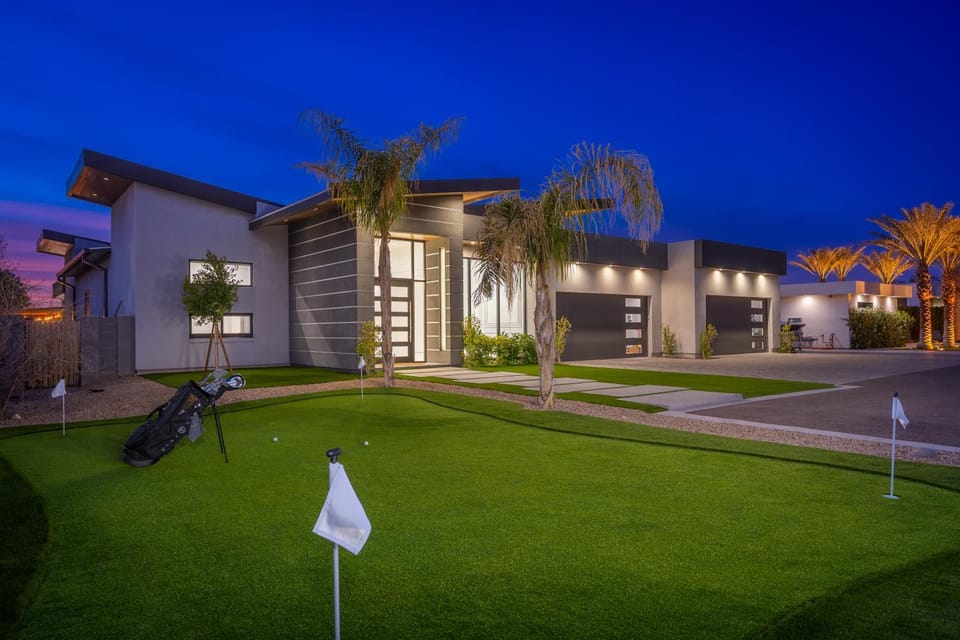 PickleballVolleyballGolf2 HomesHeated Pool Villa in Glendale