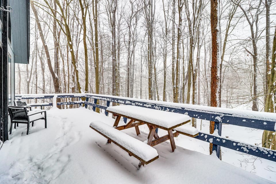 Scenic Views! Clifton Twp Chalet w/ Fire Pit, Deck House in Pocono Mountains