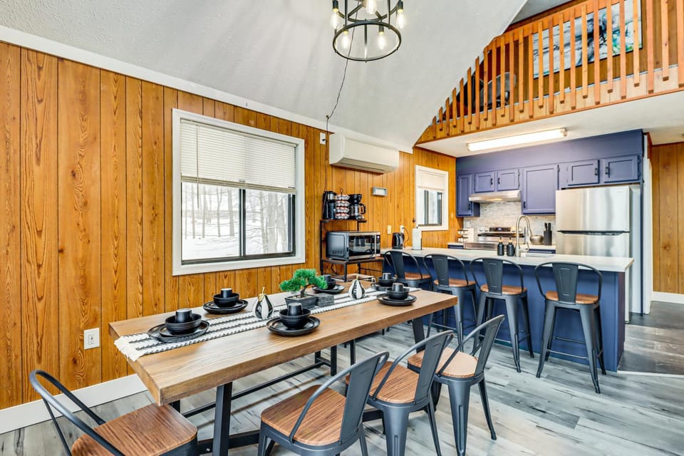 Scenic Views! Clifton Twp Chalet w/ Fire Pit, Deck House in Pocono Mountains