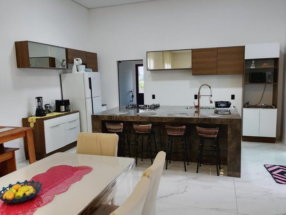 Canto dos Pássaros House in State of São Paulo
