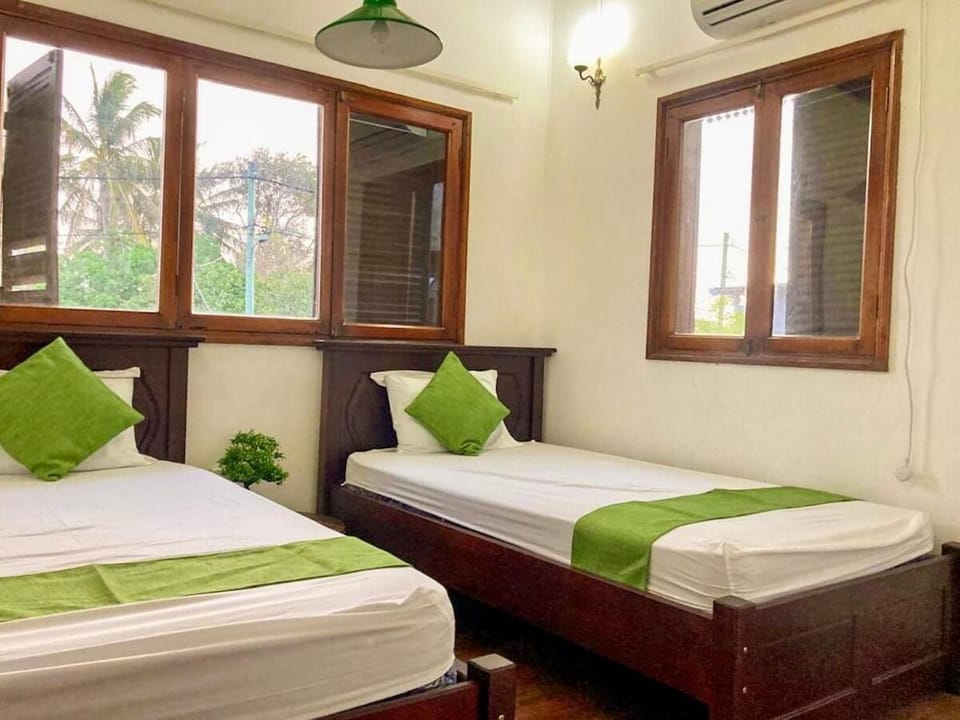 Spacious Seafront Villa - seaview & beach access Villa in Rivière du Rempart District, Mauritius