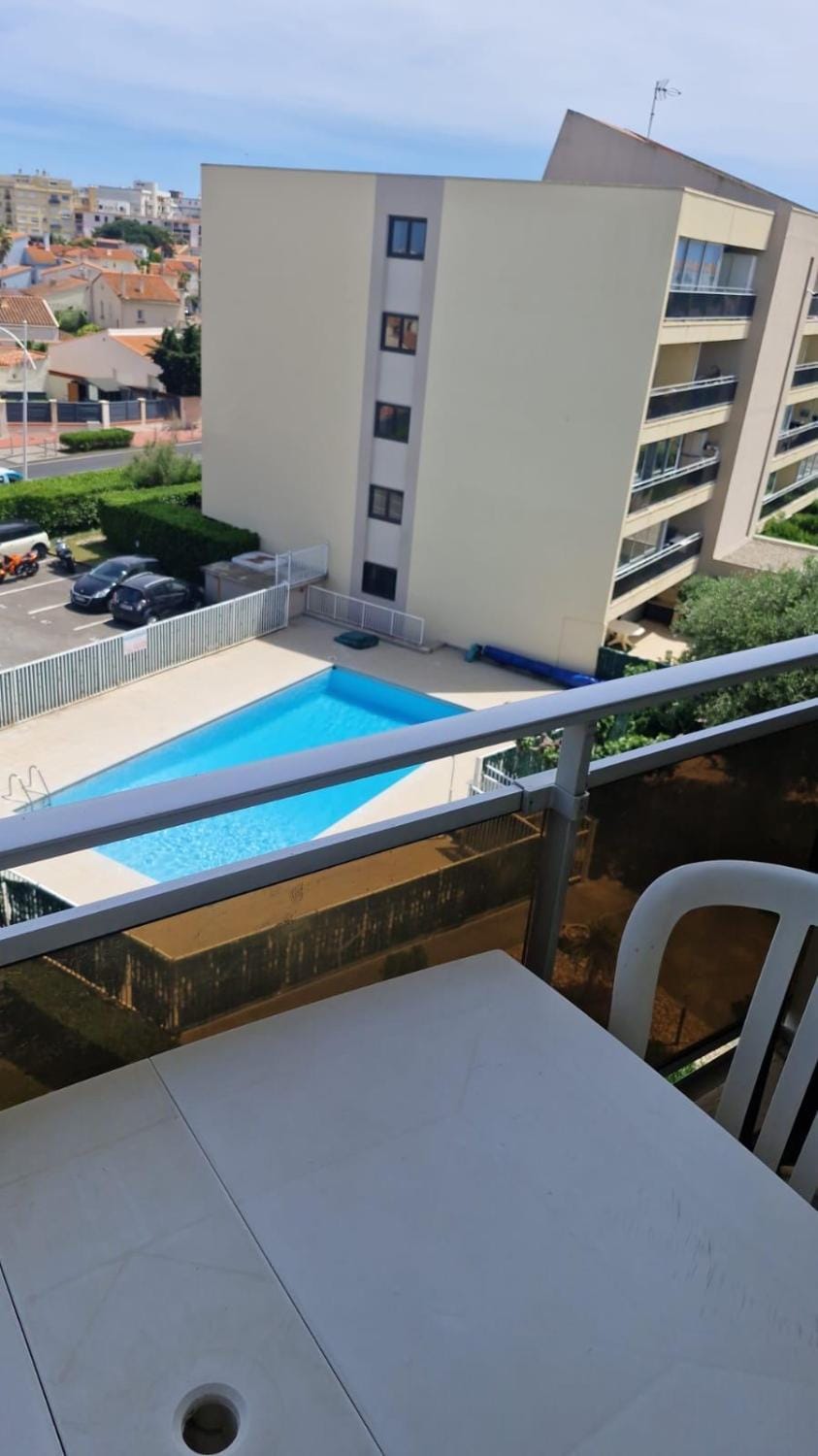 Un Date Love au bord de la Piscine Apartment in Canet-en-Roussillon