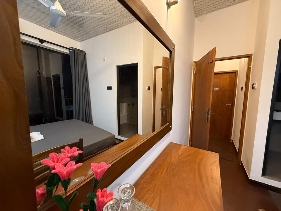 Lucky Wave Beach Resort Hotel in Colombo