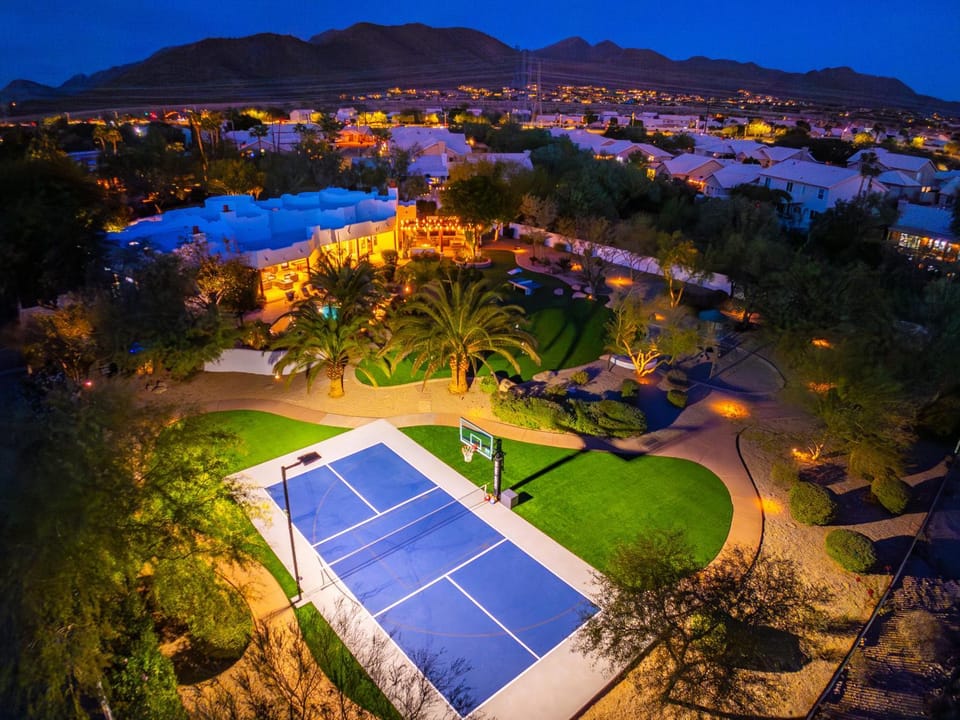 3MillionLuxWaterSlide GetawayPickleBallGolf Villa in Scottsdale