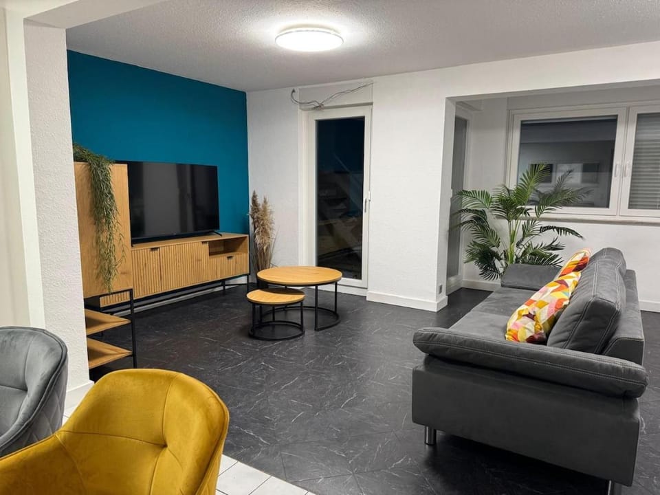 Stylish apartment - garden - great transport links and parking Apartment in Stuttgart