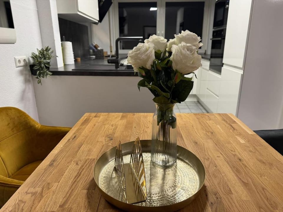 Stylish apartment - garden - great transport links and parking Apartment in Stuttgart