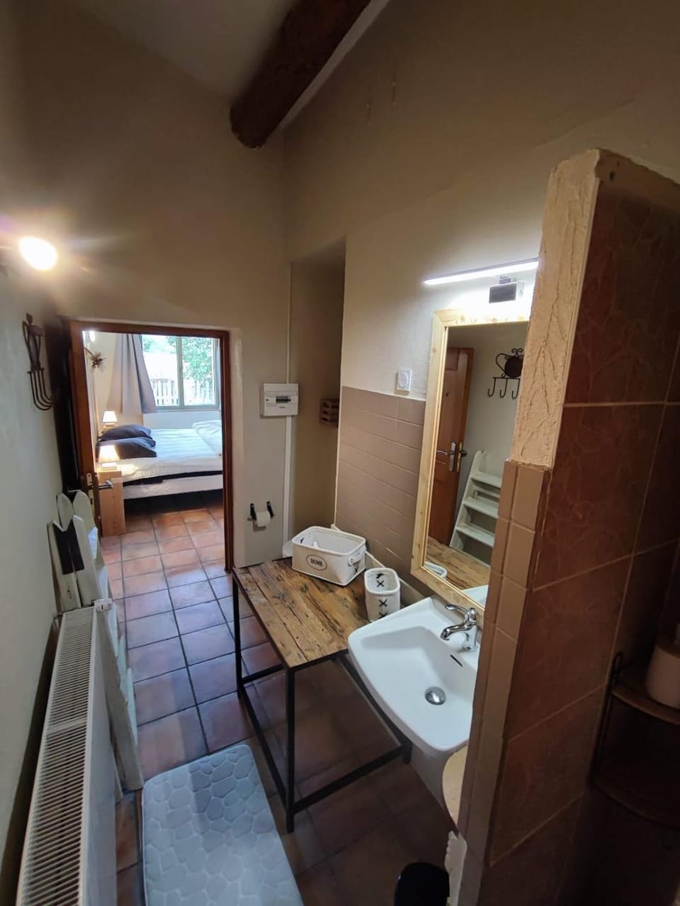 Bathroom, Photo of the whole room, towels