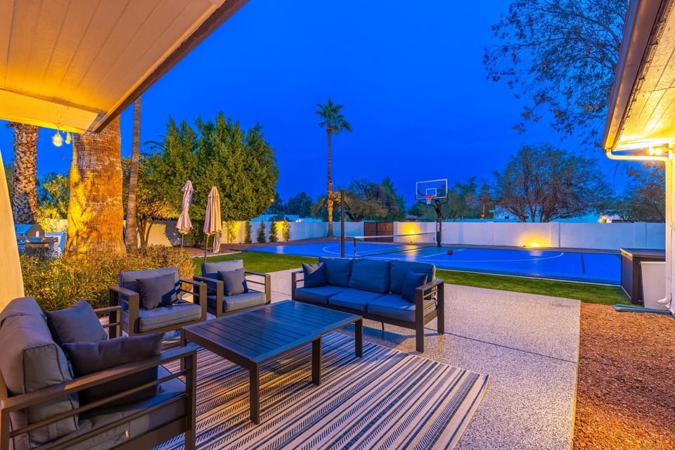 Luxury Desert OasisSport CourtTheaterGolf Spa House in Scottsdale