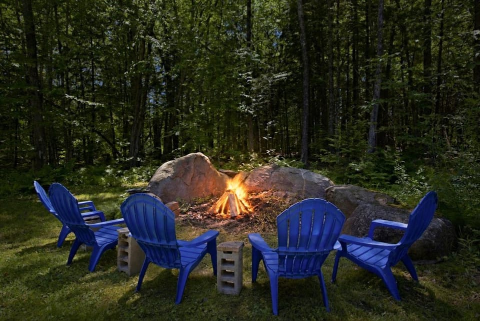 Hidden Chalet, Game Room & Yard, Lakes Region House in Meredith