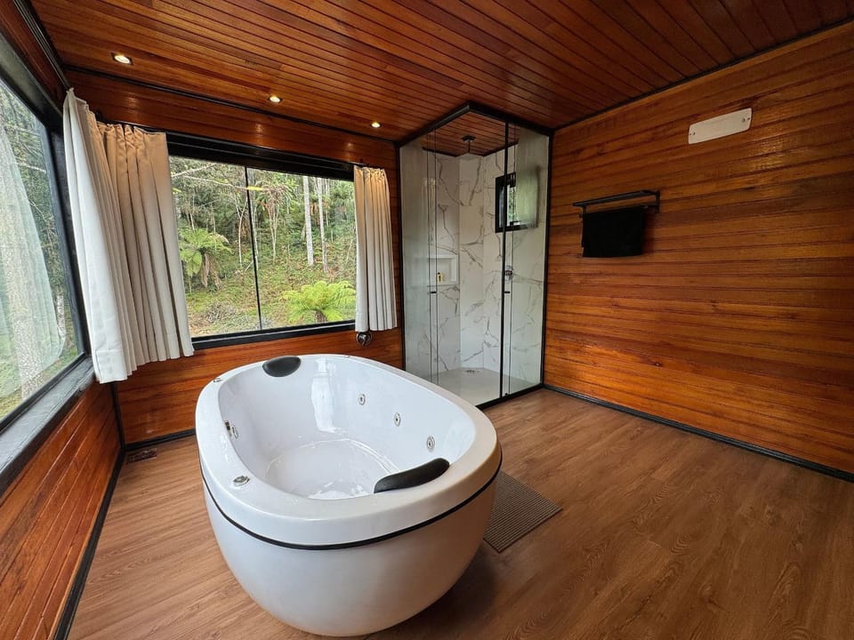 Toilet, Hot Tub