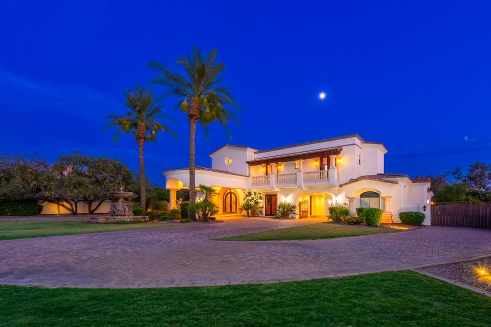 ParadiseCastlePickleballCrtPuttSpaRoomGameRm House in Scottsdale