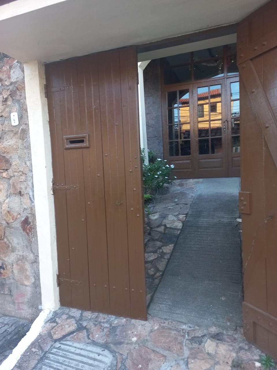 Facade/entrance