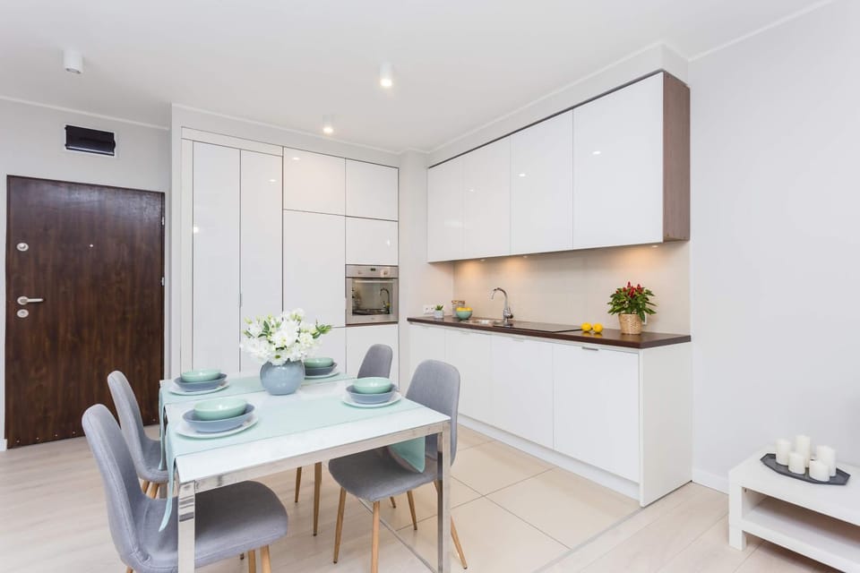 Kitchen or kitchenette, Living room, Seating area, Dining area