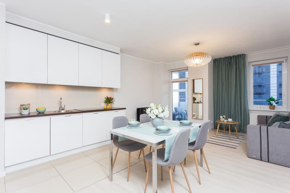 Kitchen or kitchenette, Living room, Seating area, Dining area