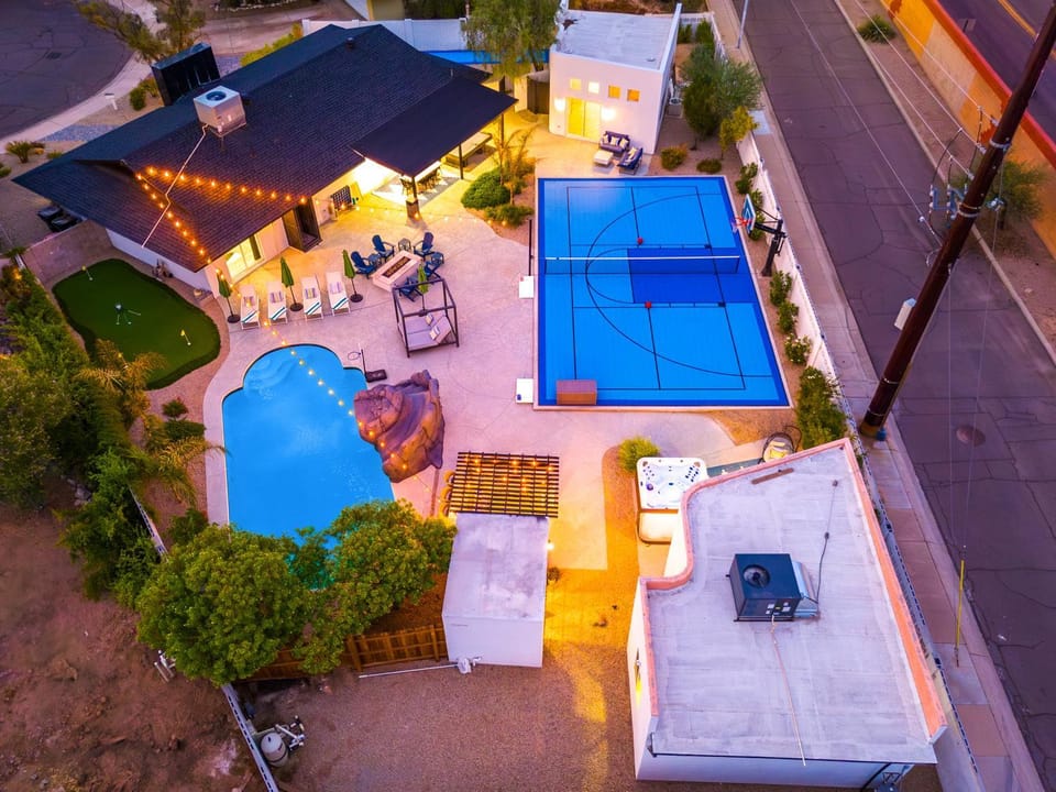 WaterslideLuxury3 housesSportCrtShuffleGolfSpa House in Mesa