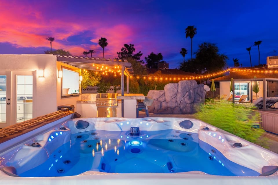 WaterslideLuxury3 housesSportCrtShuffleGolfSpa House in Mesa