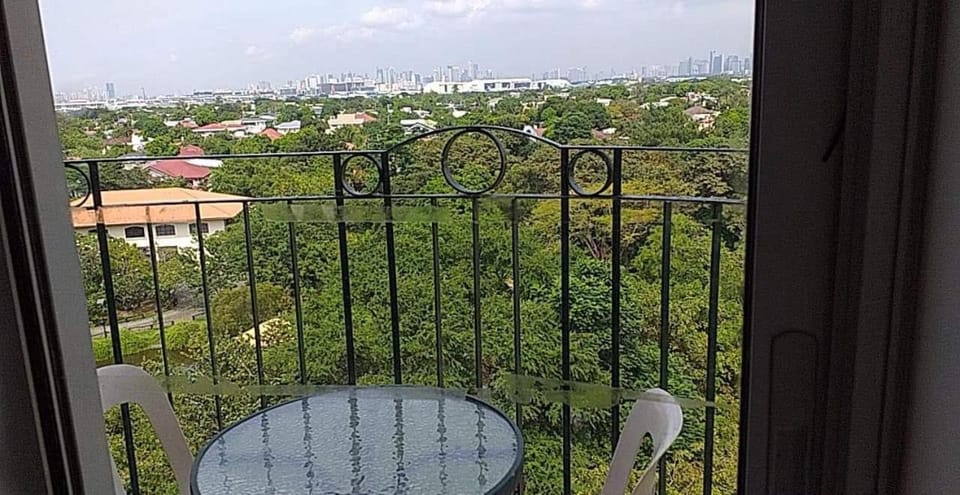 Chateau Elysse a51 near Airport Apartment in Paranaque