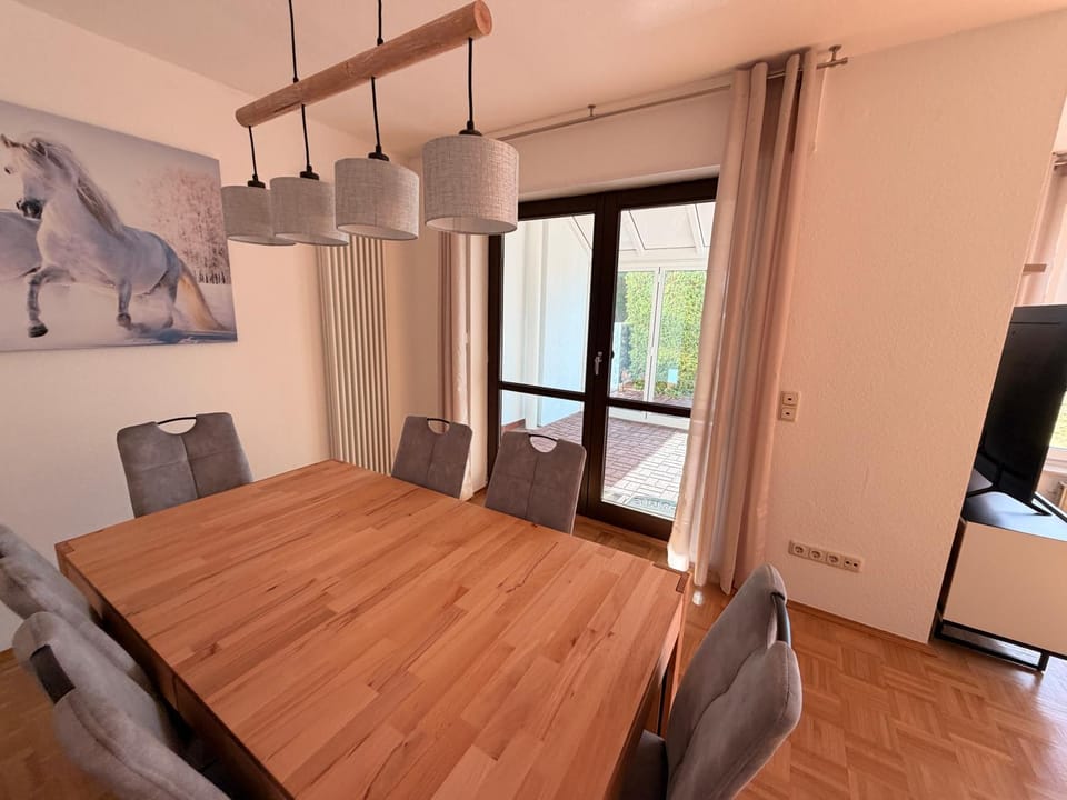 Dining area, Food