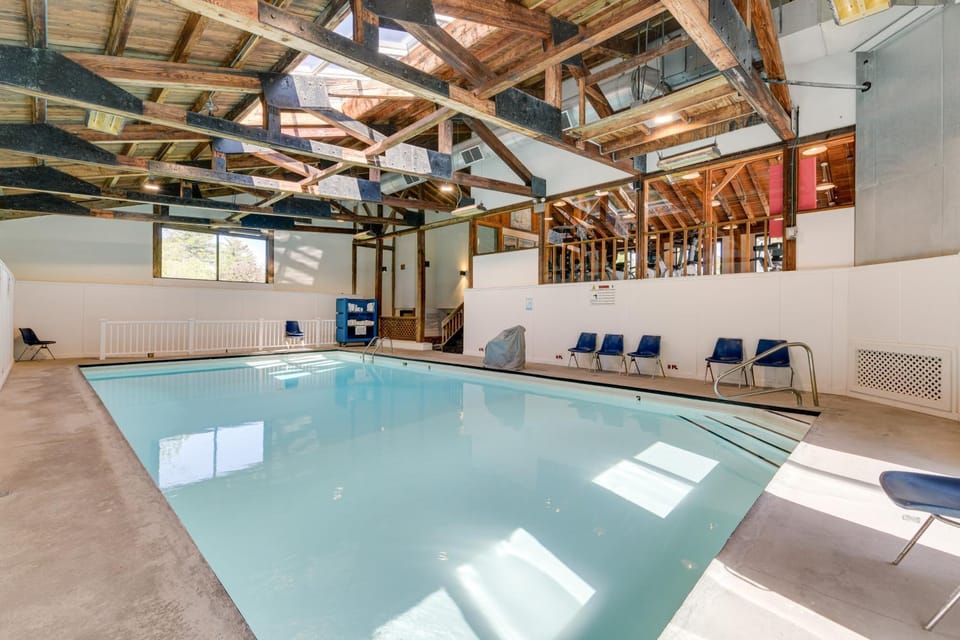 Fully Renovated! Luxe Ski Condo Near Stowe Mtn House in Stowe