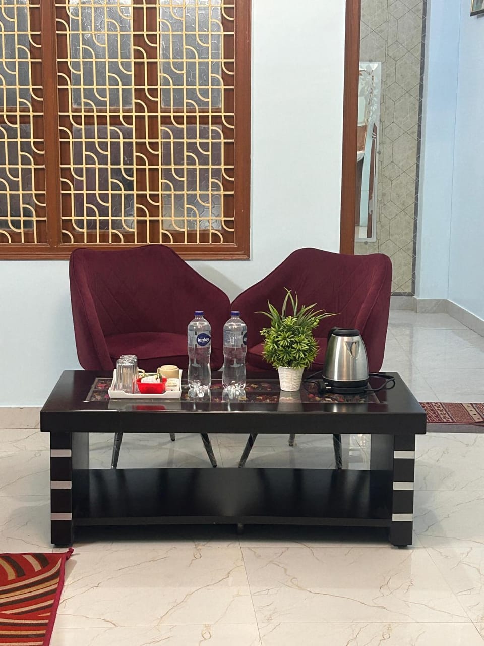 Seating area, Dining area
