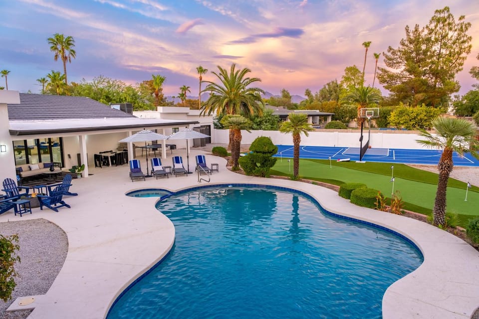 Multimillion ResortVillaWaterslidePickleball CourtPuttting greenspagameroom House in Scottsdale